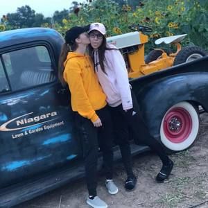 Meet your Posher, Alexis